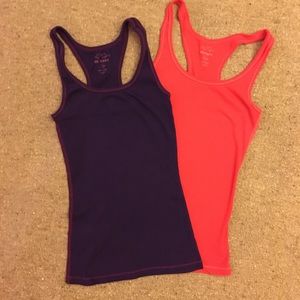 Set of 2 tank tops